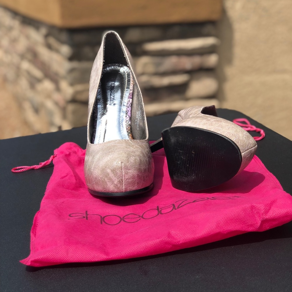 Shoe dazzle heals 8 1/2